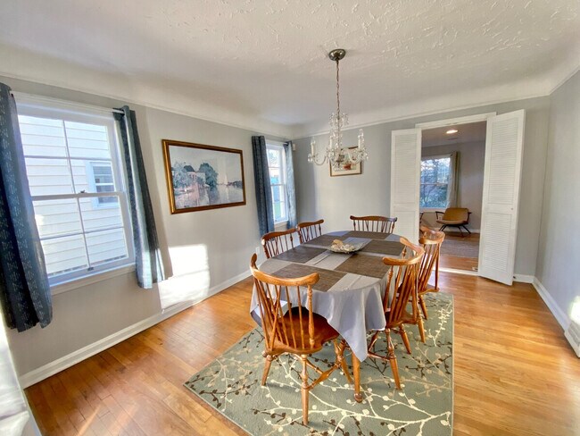 2336 Canterbury Rd in University Heights, OH - Building Photo - Building Photo