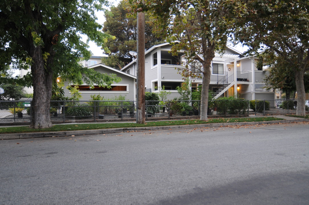 1077 E San Fernando St in San Jose, CA - Building Photo