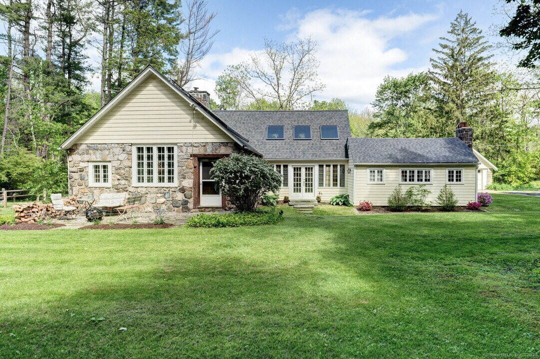75 Church Hill Rd in Washington, CT - Building Photo