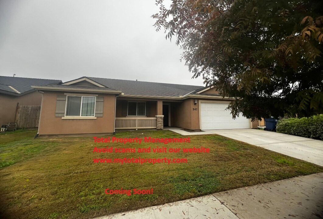 547 Alpha St in Tulare, CA - Building Photo