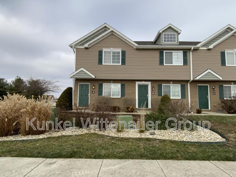 700 Fountain View Dr in Mascoutah, IL - Building Photo