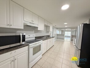 553 Lee Ave in Crestview, FL - Foto de edificio - Building Photo