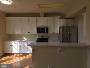 23624 Overlook Park Dr in Clarksburg, MD - Building Photo - Building Photo