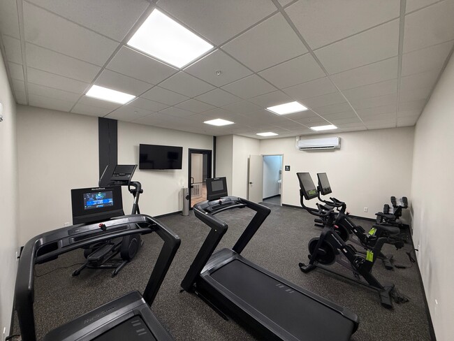 View 21 in Quincy, IL - Foto de edificio - Building Photo