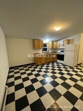 23 Wilson St in Skowhegan, ME - Foto de edificio - Building Photo