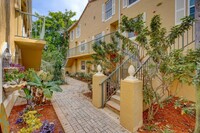 1040 Lake Shore Dr, Unit 202 in Lake Park, FL - Building Photo - Building Photo