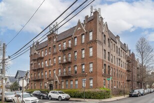 9445 86th Rd in Woodhaven, NY - Building Photo