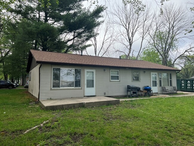 2608 Dale Dr, Unit B in Champaign, IL - Building Photo - Building Photo