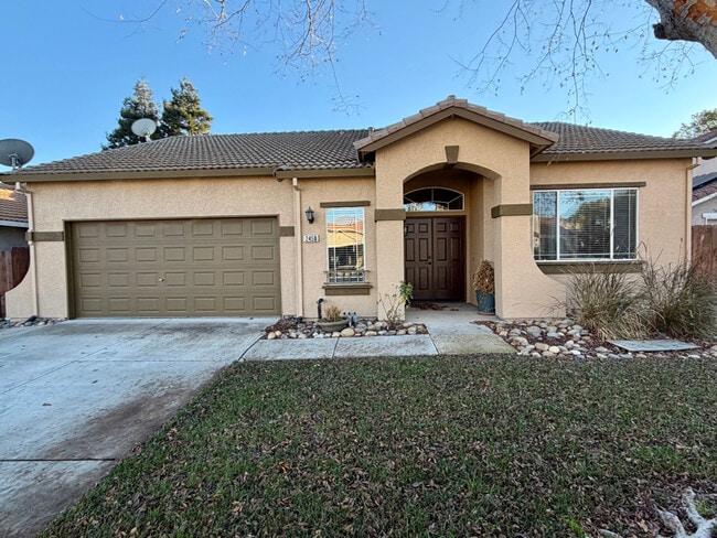 2450 Martin Anthony Ct in Tracy, CA - Foto de edificio - Building Photo