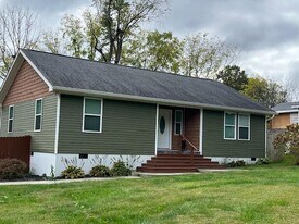 1844 Willow Rd in Hendersonville, NC - Building Photo