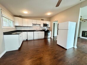 2745 Holiday Hl in Florissant, MO - Building Photo - Building Photo