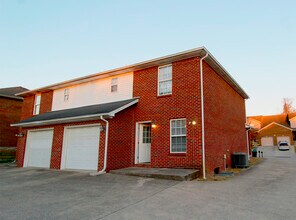 561 Hampton Way, Unit 1 in Richmond, KY - Building Photo - Building Photo