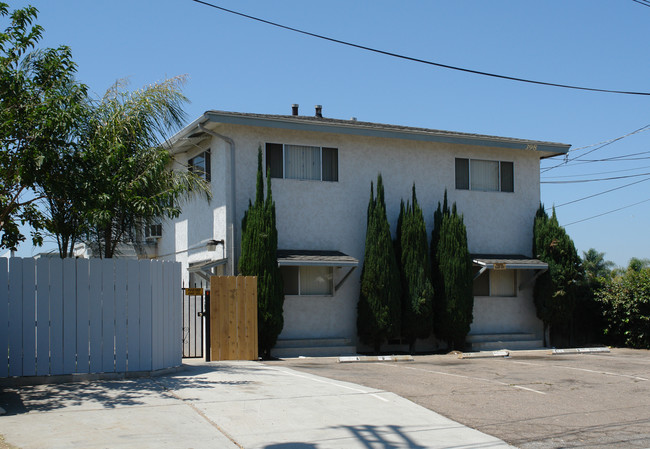 398 Walter Way in El Cajon, CA - Building Photo - Building Photo