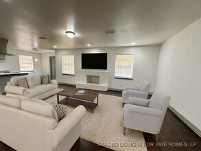 5850 Paisley St in Houston, TX - Foto de edificio - Building Photo