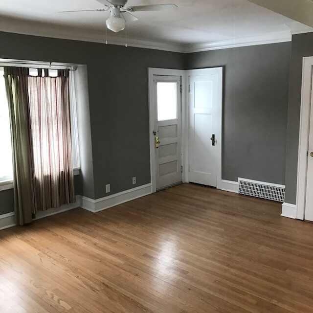 3836 N Maryland Ave, Unit Upper in Shorewood, WI - Building Photo