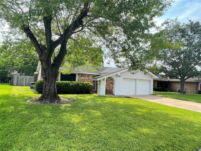 7719 Smokey Wood Ln in Houston, TX - Building Photo - Building Photo