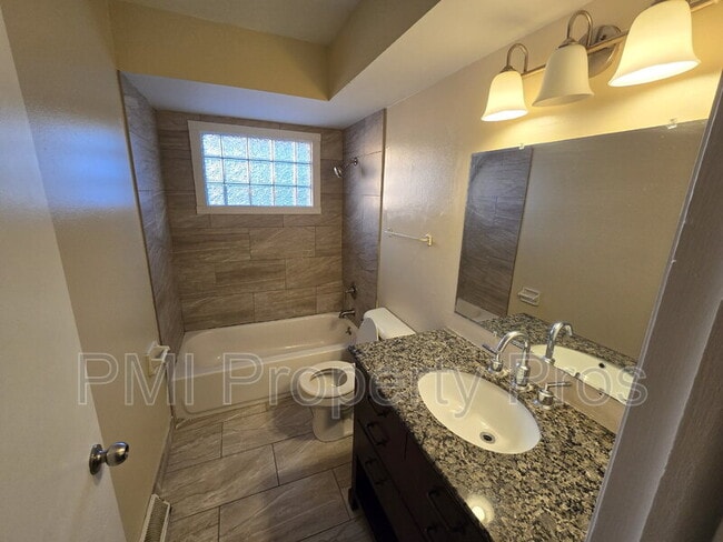 6901 N 42nd St in Milwaukee, WI - Building Photo - Building Photo