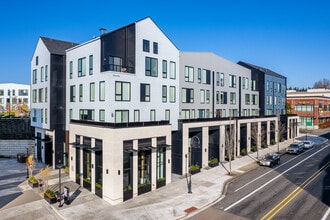 Alta Civic Station in Gresham, OR - Foto de edificio - Building Photo