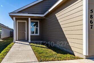 5867 Coahulia Rdg in Seguin, TX - Building Photo - Building Photo