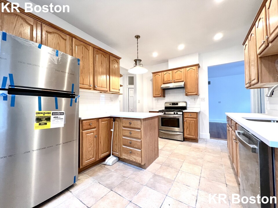 20 Imrie Rd, Unit 2 in Boston, MA - Building Photo