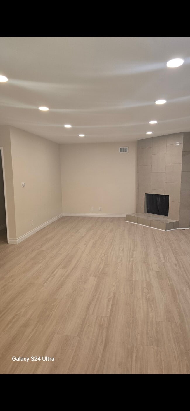 20533 Stagg St in Winnetka, CA - Building Photo - Building Photo