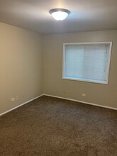 802 Sandra Dr, Unit 2 in University Park, IL - Building Photo - Building Photo