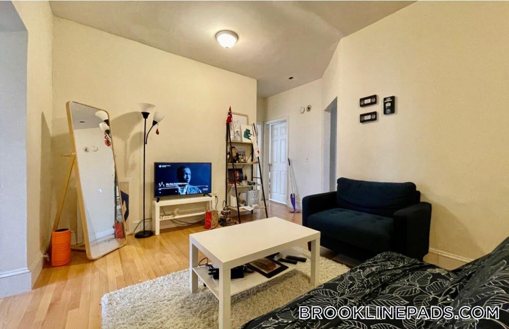 62 Egmont St in Brookline, MA - Foto de edificio