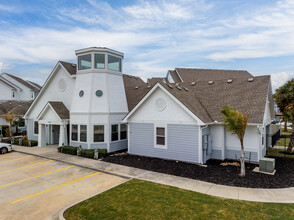 Campus Quarters in Corpus Christi, TX - Foto de edificio - Building Photo