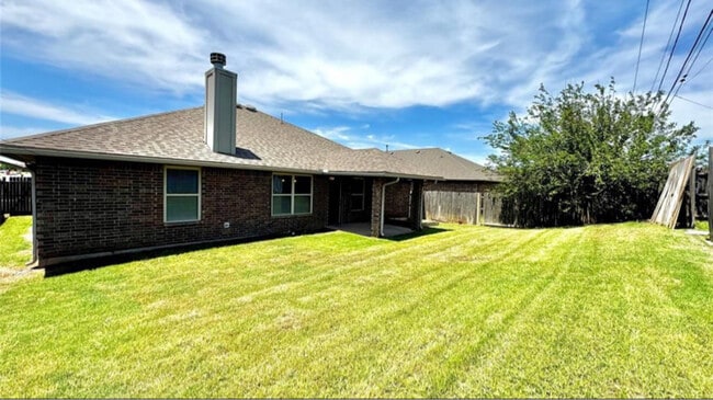 1328 Ridgeway Dr in Moore, OK - Building Photo - Building Photo