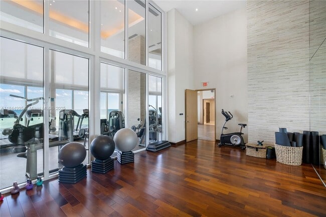 15901 Collins Ave, Unit 707 in Sunny Isles Beach, FL - Building Photo - Building Photo