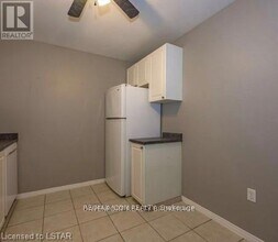 75 Huxley St in London, ON - Building Photo - Building Photo