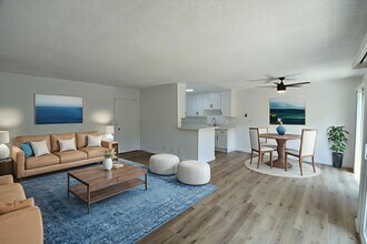 5440 Quakertown Ave in Los Angeles, CA - Building Photo - Building Photo