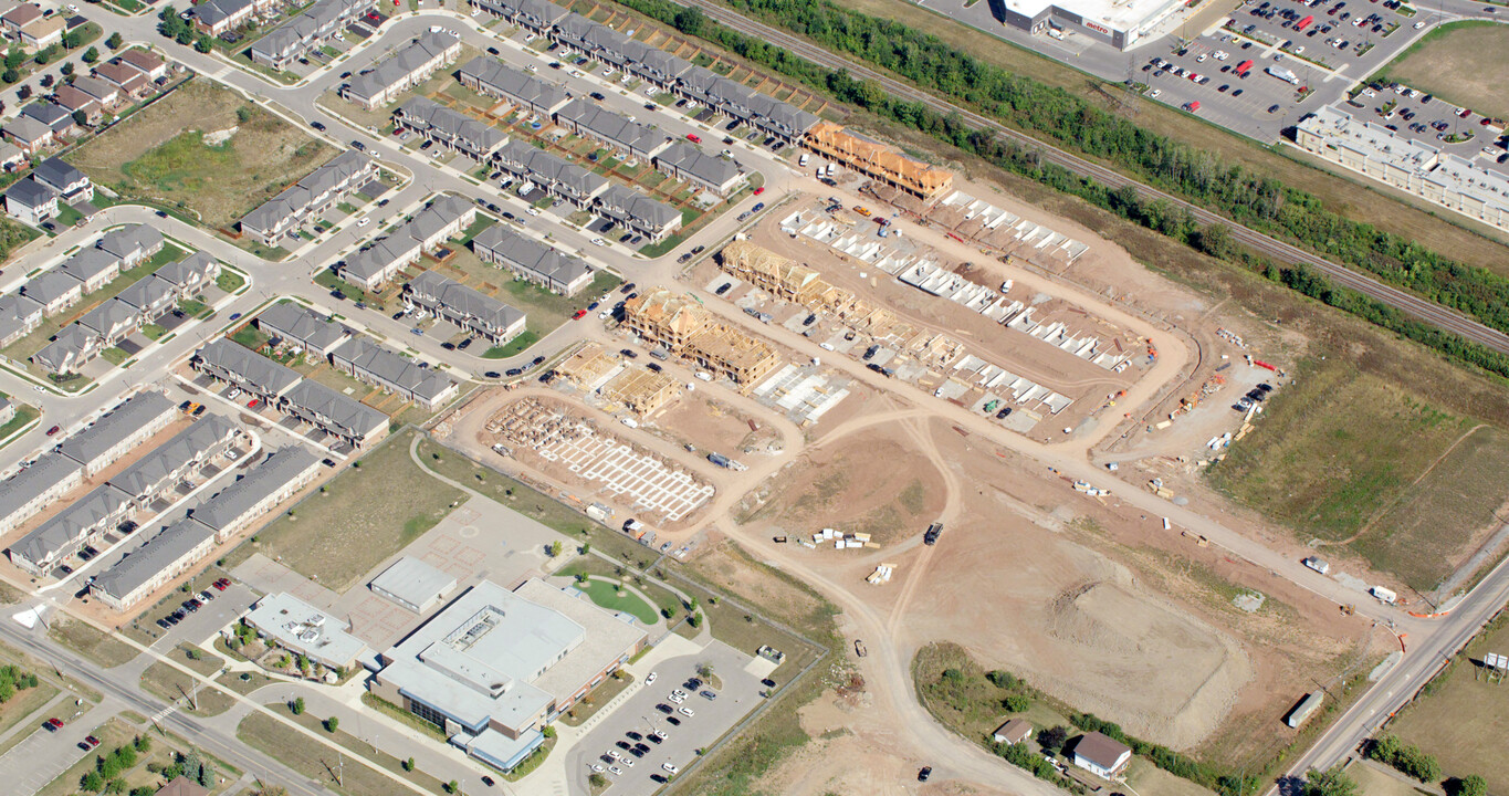 The Foothills of Winona in Hamilton, ON - Building Photo