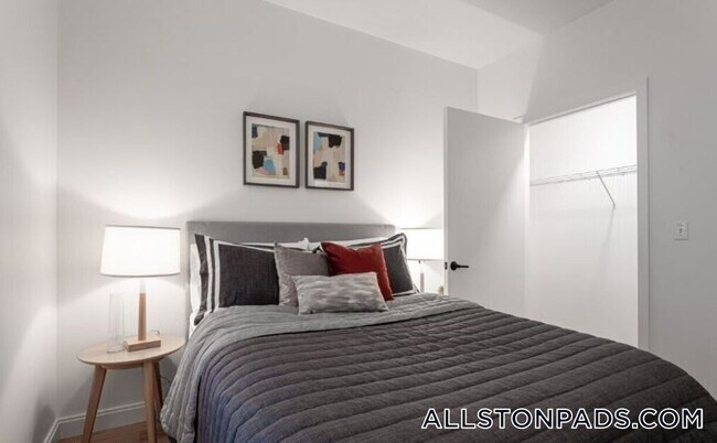 83 Gardner St, Unit 108 in Boston, MA - Building Photo - Building Photo