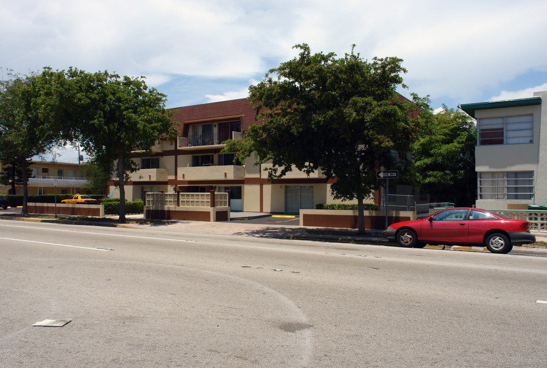 1175 Normandy Dr in Miami Beach, FL - Foto de edificio