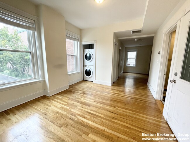 92 L St, Unit 3 in Boston, MA - Building Photo - Building Photo