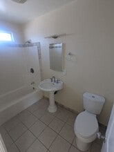 5904 1/2 Muller Street in Bell Gardens, CA - Building Photo - Building Photo