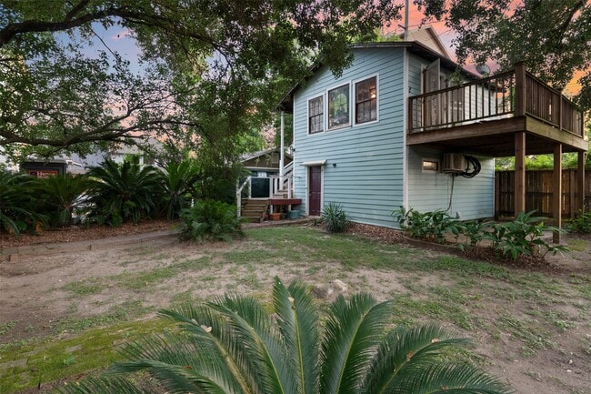 property at 1007 Heights Blvd