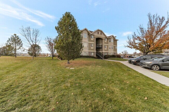 3969 Romney Park Dr in West Jordan, UT - Building Photo - Building Photo