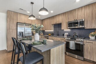 One Seven at Belleview Station in Denver, CO - Foto de edificio - Building Photo