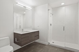 227 W Hubbard St in Chicago, IL - Building Photo - Building Photo