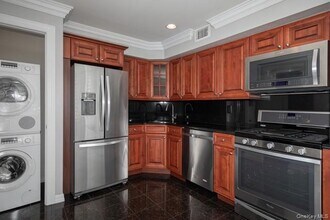 323 Tudor Ln in Middle Island, NY - Building Photo - Building Photo
