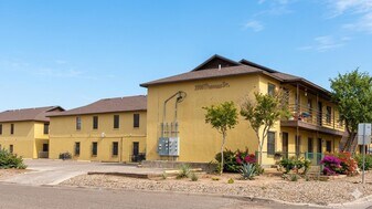 2901 Thurman St in Laredo, TX - Building Photo