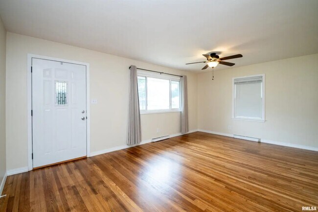 2220 W Cindy Ln in Peoria, IL - Building Photo - Building Photo