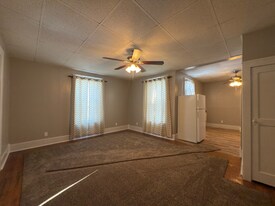 339 W North St in Fostoria, OH - Building Photo