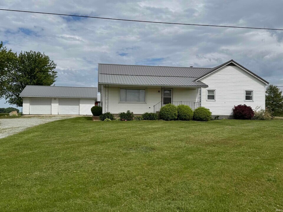 6571 N Old US Hwy 31 in Rochester, IN - Foto de edificio