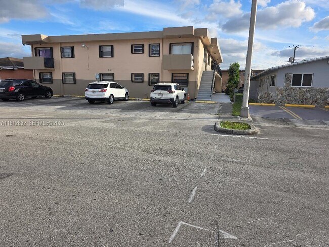 340 W 19th St-Unit -10 in Hialeah, FL - Building Photo - Building Photo