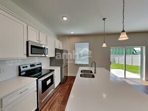 6065 Little Blf Cir in Mascotte, FL - Foto de edificio - Building Photo