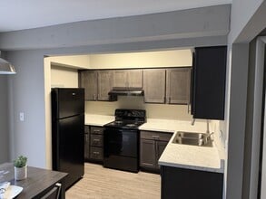 The Parkton in Cincinnati, OH - Building Photo - Building Photo