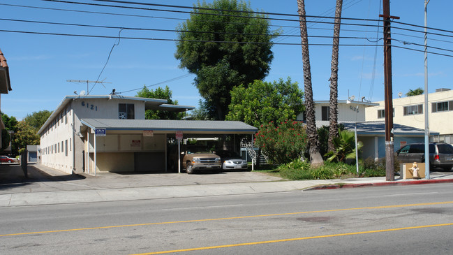 6121 Whitsett Ave in North Hollywood, CA - Building Photo - Building Photo